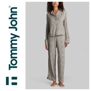 Tommy Johns Women's Downtime Pullover Long Sleeve Pajama Top & Pant Set Leopard